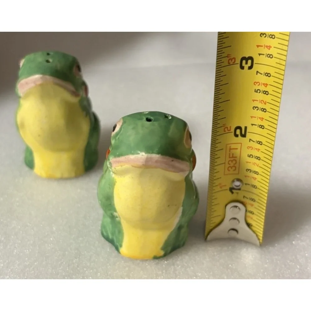Vintage Japan Frog Salt Pepper Shakers Ceramic Hand Painted MCM Kitsch Corks